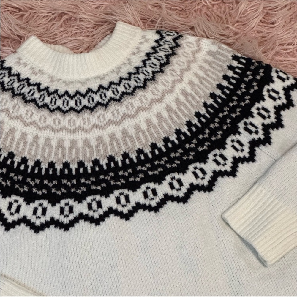 Universal Thread Monochrome Knit Turtleneck Sweater - Picture 5 of 11